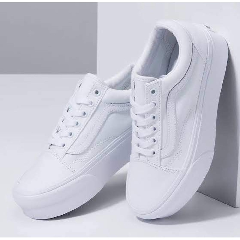 NEW IN BOX Vans Old Skool Stackform Size 5.5 Women True White Platform Sneakers